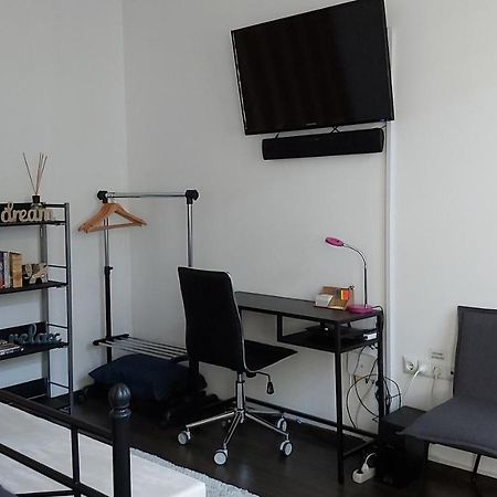 City Center Minimalist Apartment Nagyvárad Kültér fotó